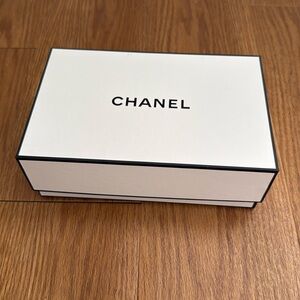 CHANEL box